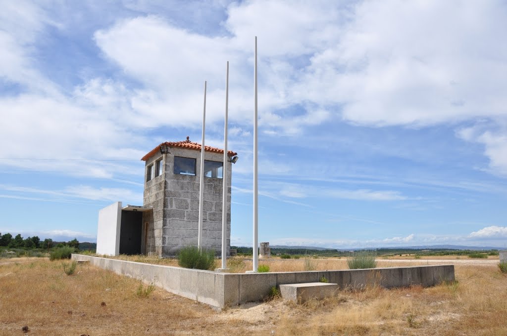 Torre de Controle - Aeródromo da Chã by Tiago Gomes.