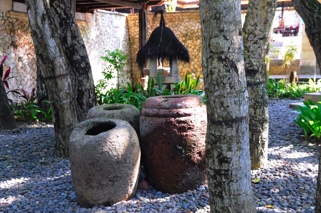 Big pots in Bali Indonesia... by FGirolamo