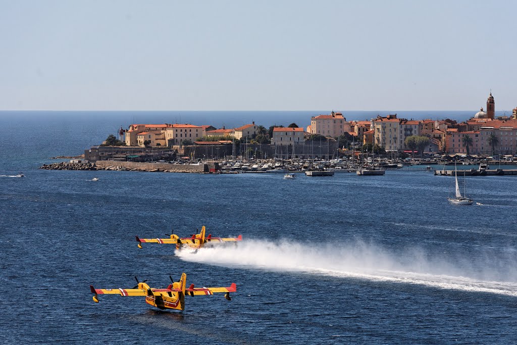 Canadaire Ajaccio by D Hascoët