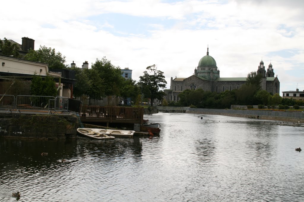 Galway cathedral desde el rio corrib by Jesus Mayora