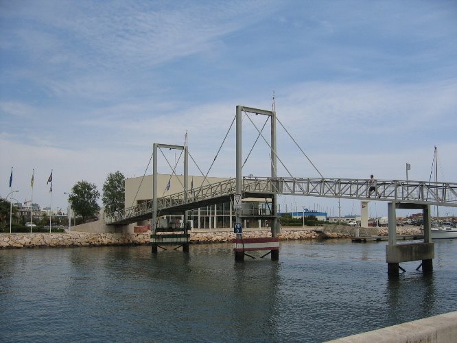 Footbridge and marina reception building at Marina de Lagos by JasonF