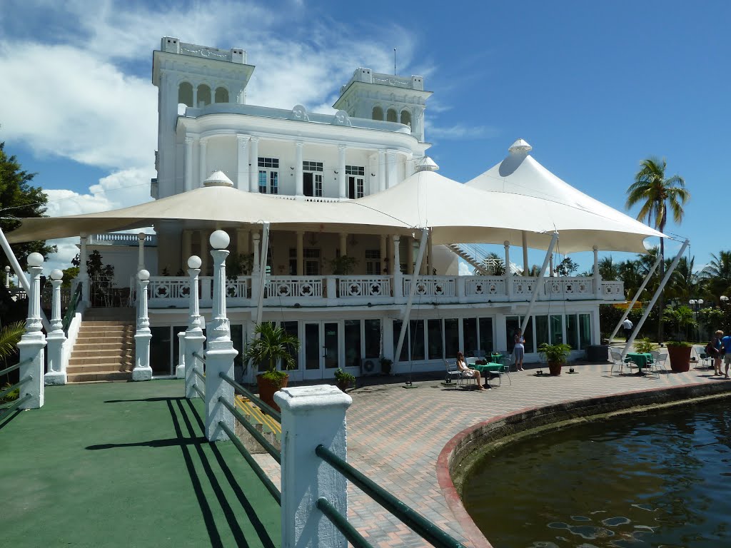 Cienfuegos Yacht Club by Monty Dressen