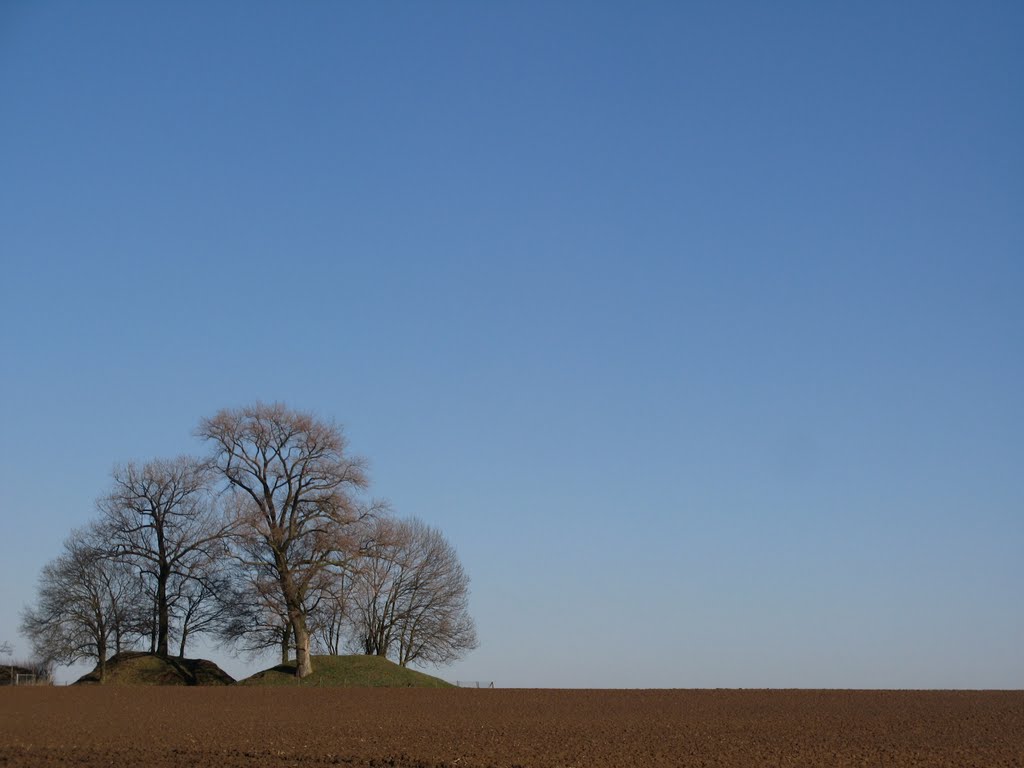 Drie Tomben Vorsen Gingelom by Geert Budenaerts