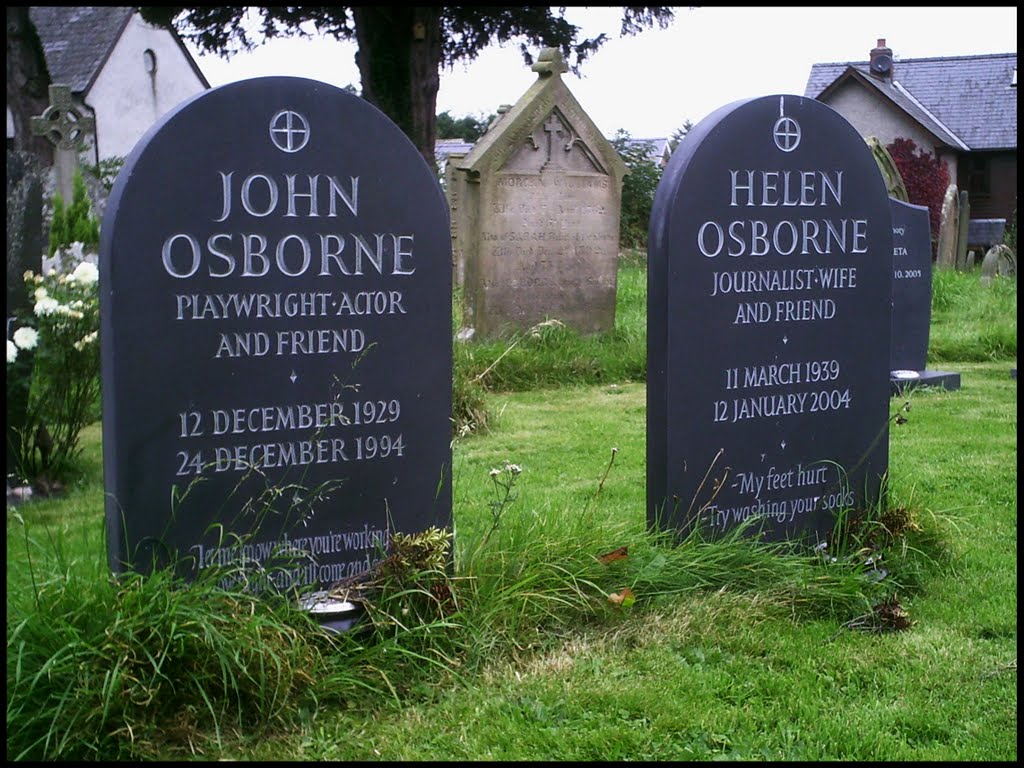 Graves of John and Helen Osborne, Clun by Llydrwydd