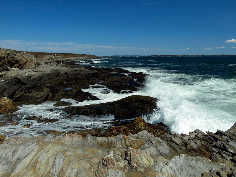 Beavertail SP Coastline by Connecticut Yankee