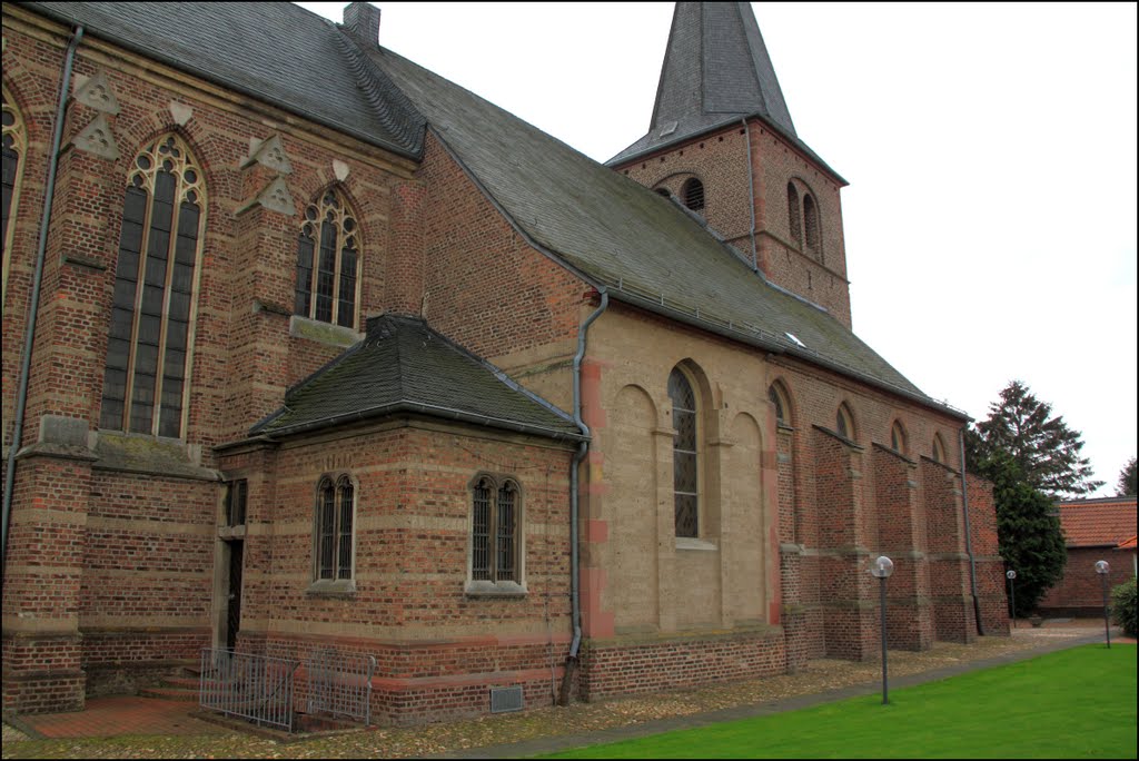 Boslar: Katholische Kirche by © Dennis Wubs