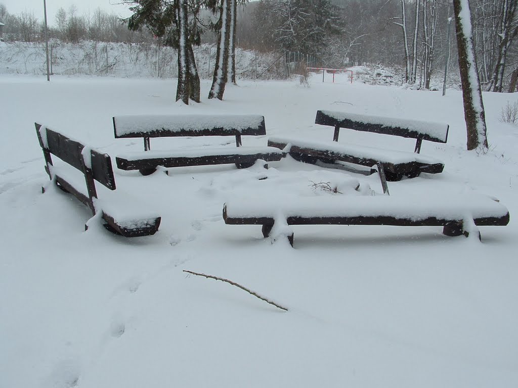 Een gezellig sneeuwbank zitje bij Bleialf pasen 2008 by huub bos