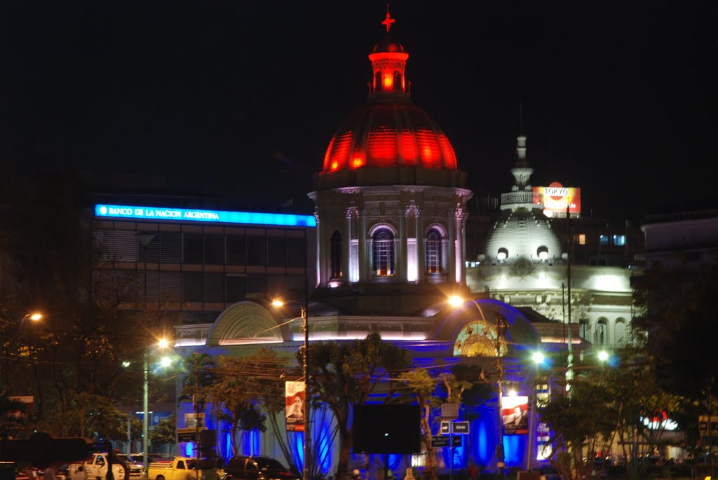 Asunción de noche by Suzanne Holzer