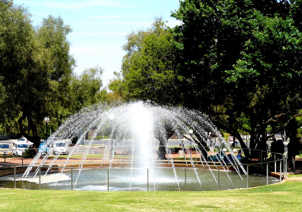 Fountain, University of the Free State, Bloemfontein by rod bally