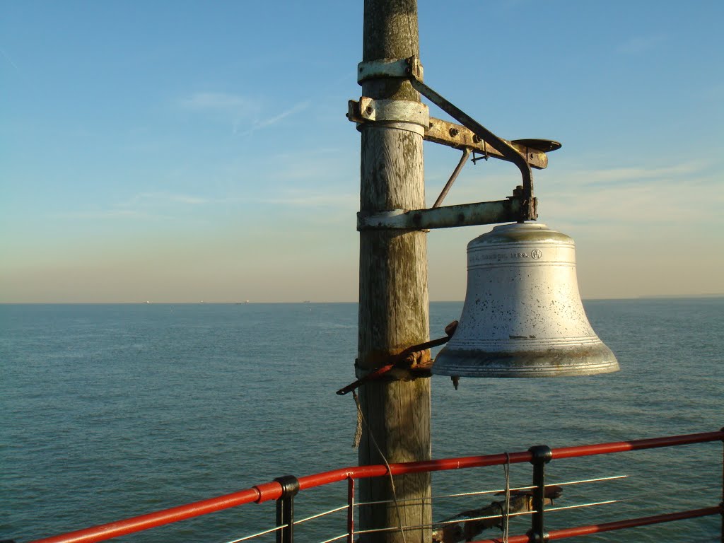 Southend Pier Bell by Bartek Wy