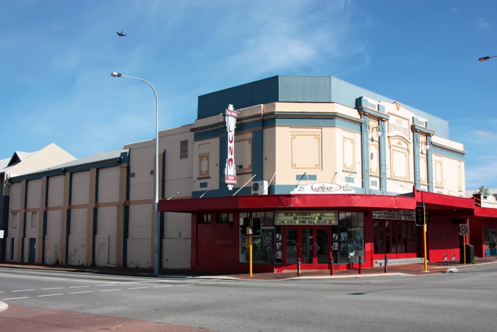 Leederville - The New Oxford - Luna Cinema by Derek Graham