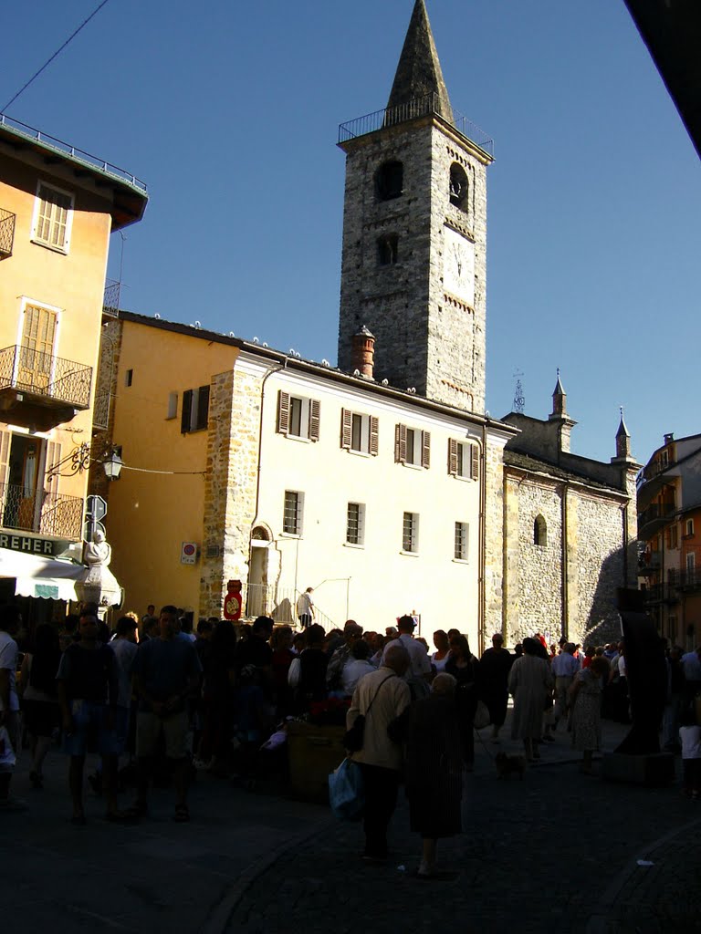 Plaza en Limone Piemonte by Manuel Viñuales