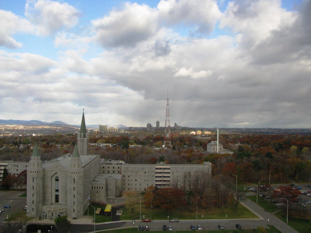 Downtown from Laval University's twin towers by nictnt