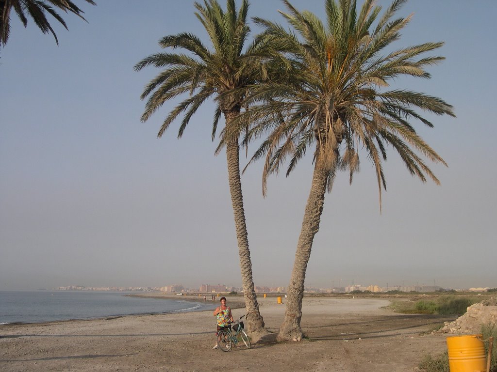 Playa de la Palmerilla en Roquetas de Mar by Paco Gomez Bueno