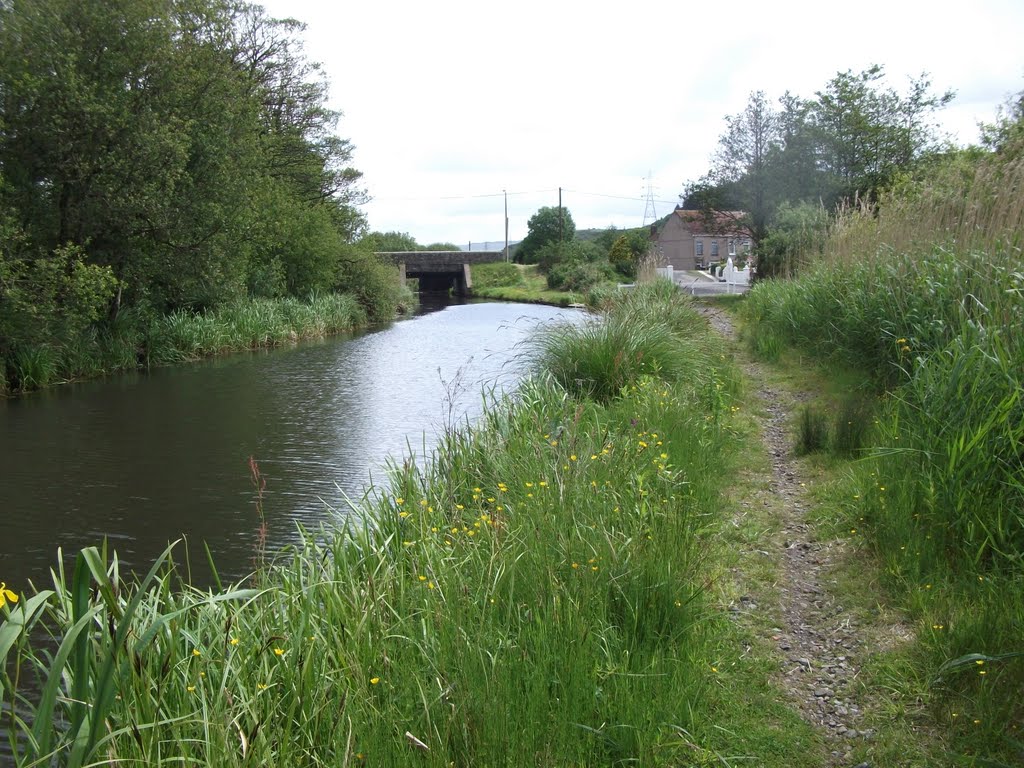 Tennent Canal. Jersy Marine. by Graham Sinnett