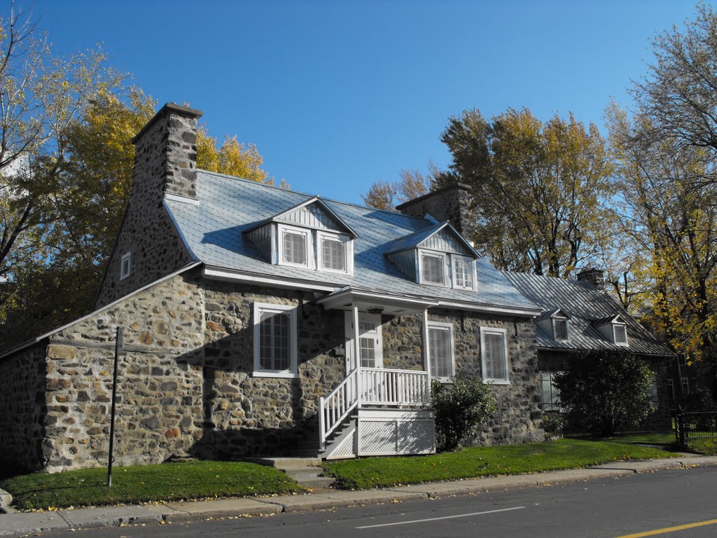 Old House in Longueuil by pegase1972