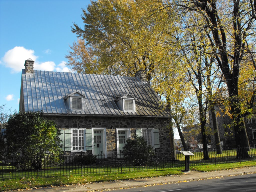 Old House in Longueuil by pegase1972