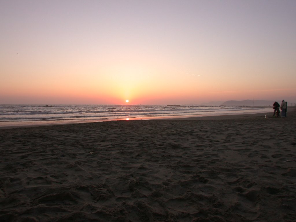 Tramonto a Marina di Massa by Canarry