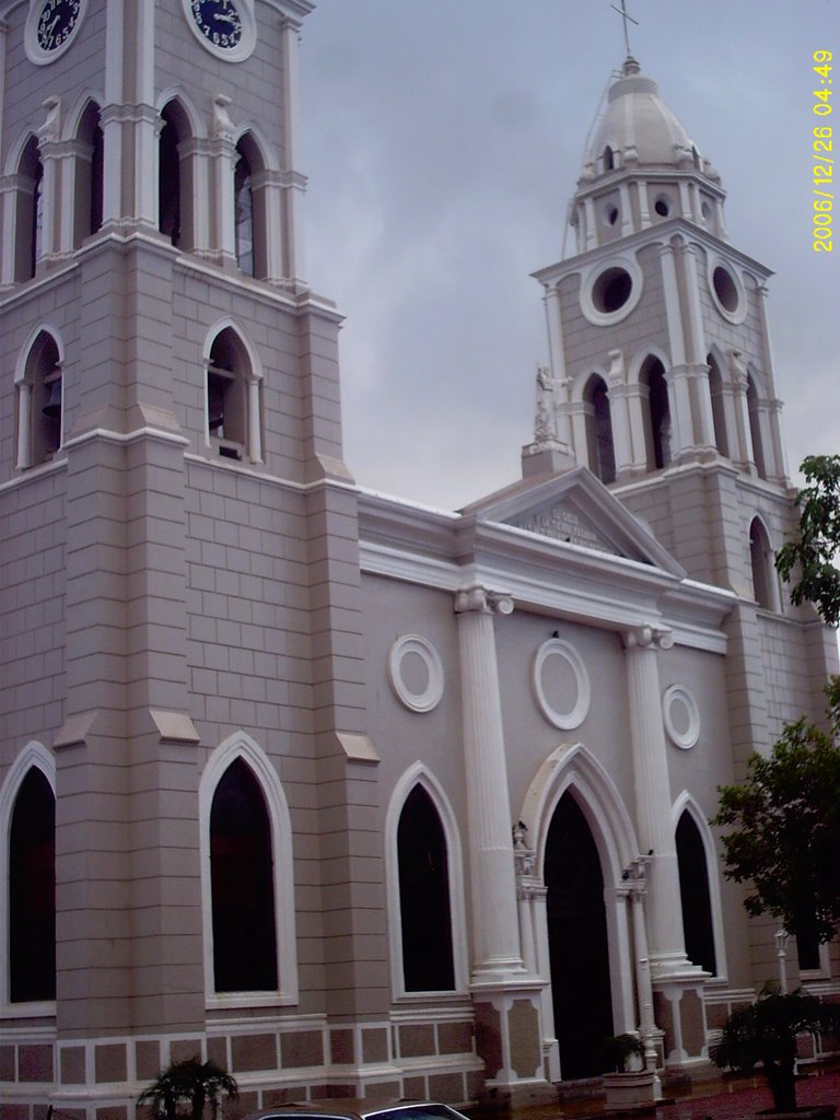 Iglesia de Guaymas by Heri P. Salazar