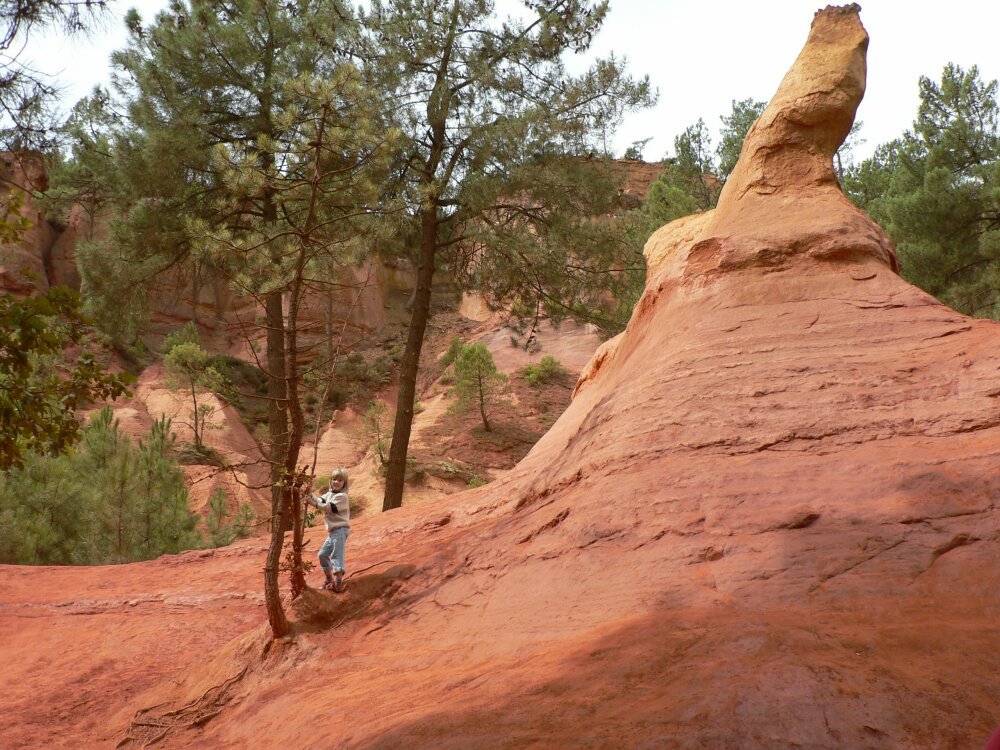 Ockerfelsen bei Roussillon by Peter und Ute