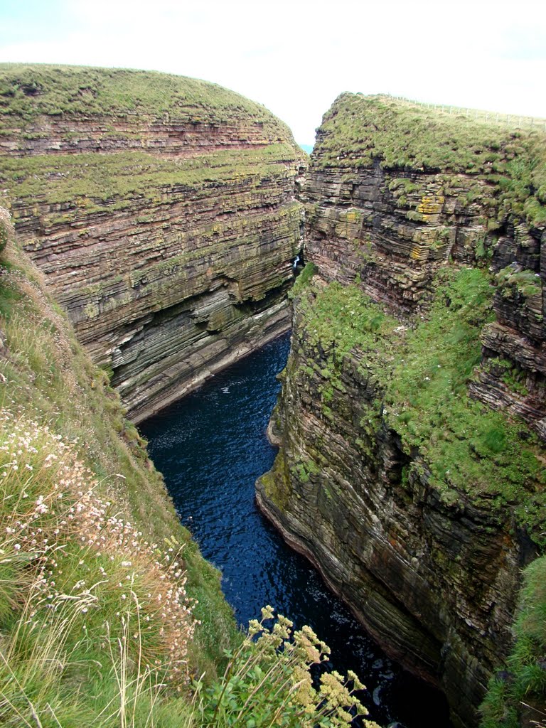 Kloof bij Duncansby Head by Ge Nielissen