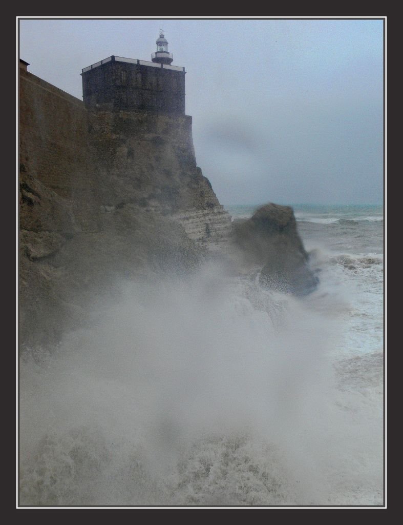 FARO CON TEMPORAL 2 by Braulio Tortosa Murc…