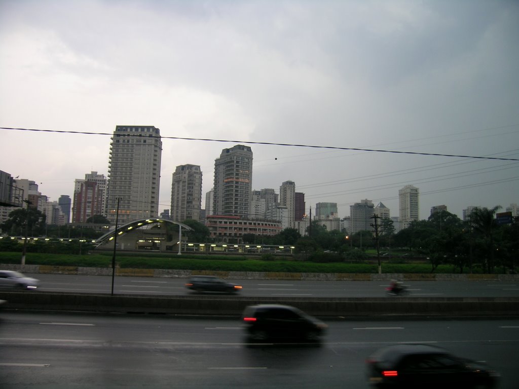 Marginal Pinheiros na região da Estação Cidade Jardim by Macau