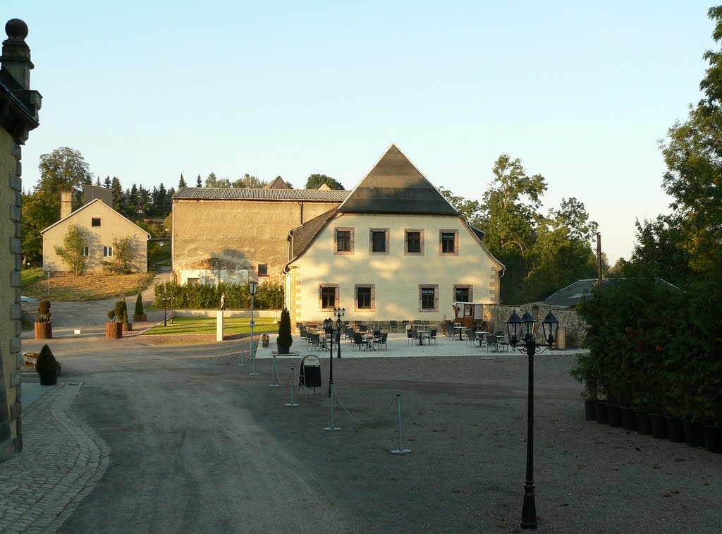 Neuhausen (Erzgeb.) - Der Blick zum Schlossvorhof auf das Rentamt by Thomas Eichler