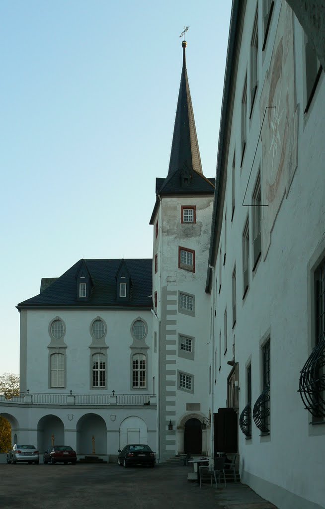 Neuhausen (Erzgeb.) - Der Schlosshof des 1289 erstmals urkundlich erwähnten Schlosses Purschenstein - eines der ältesten Sachsens by Thomas Eichler