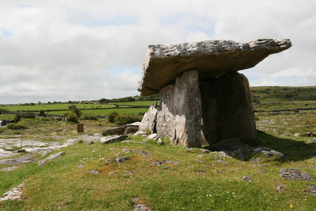 Poulnabrone dolmen by jmezh