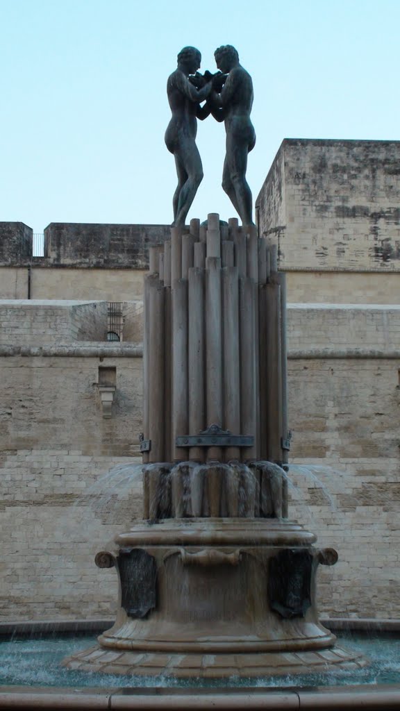 Monument in front of castle (Lecce) by ainars brūvelis