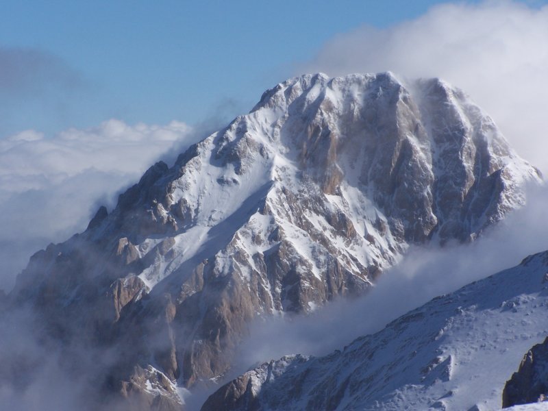 Demirkazik Mountain by serdarYesilyurt