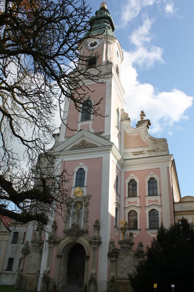 Katholische Pfarrkirche Mariä Himmelfahrt (Barock, erbaut 1617 bis Mitte 18. Jhdt., bis 1803 Abteikirche des Zisterzienserklosters Aldersbach) by Helgoland