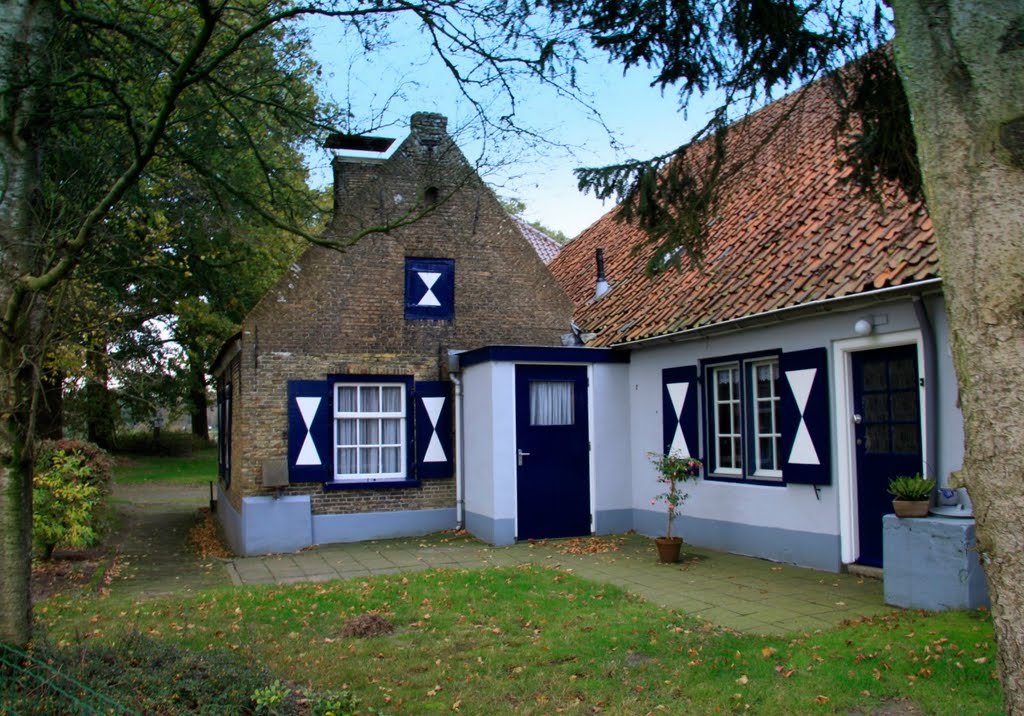 Boerderijtje aan de Diermenseweg tegenover de ingang van Landgoed de Oldenaller. by watersnip