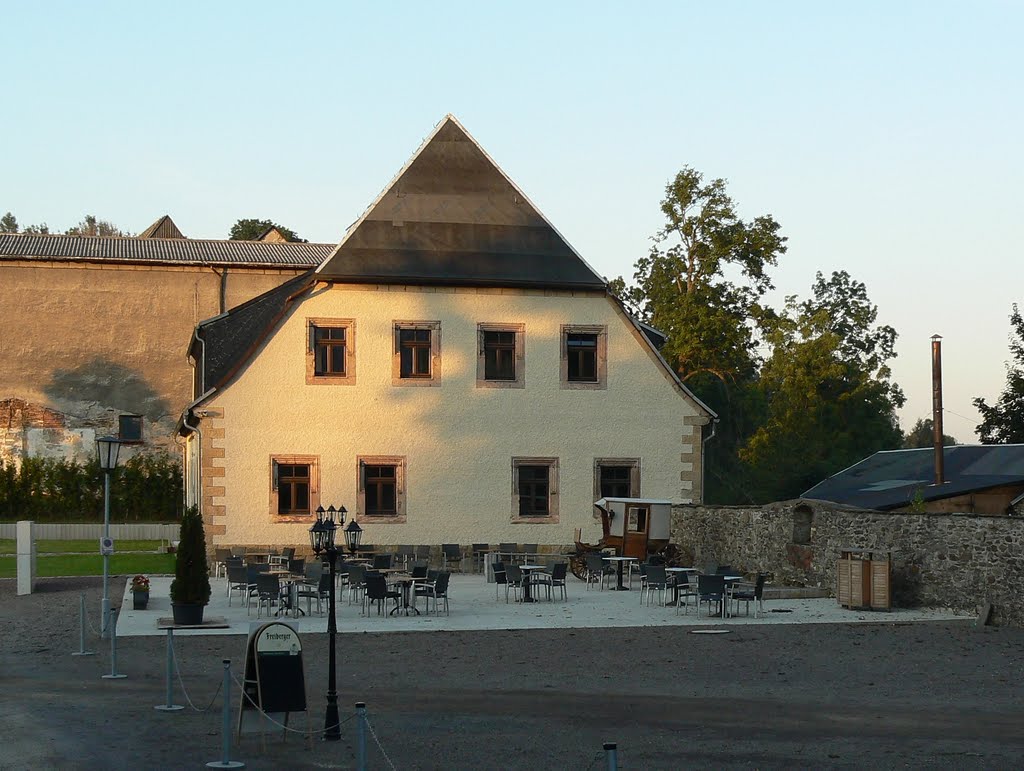 Neuhausen (Erzgeb.) - Das ehem. Rentamt mit Terrasse by Thomas Eichler