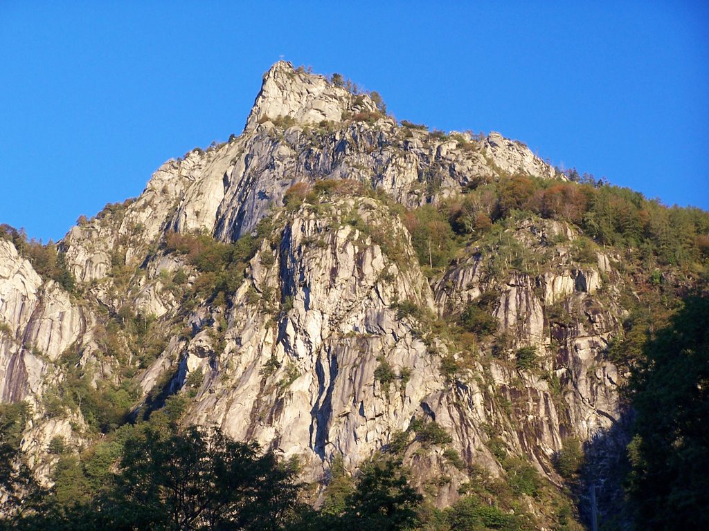 Berg mit Gipfelkreuz by Marcus Straka