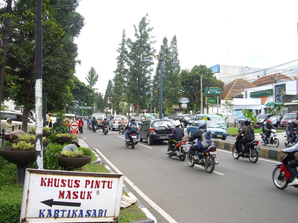 Jalan Dago @ Bandung by ishmel