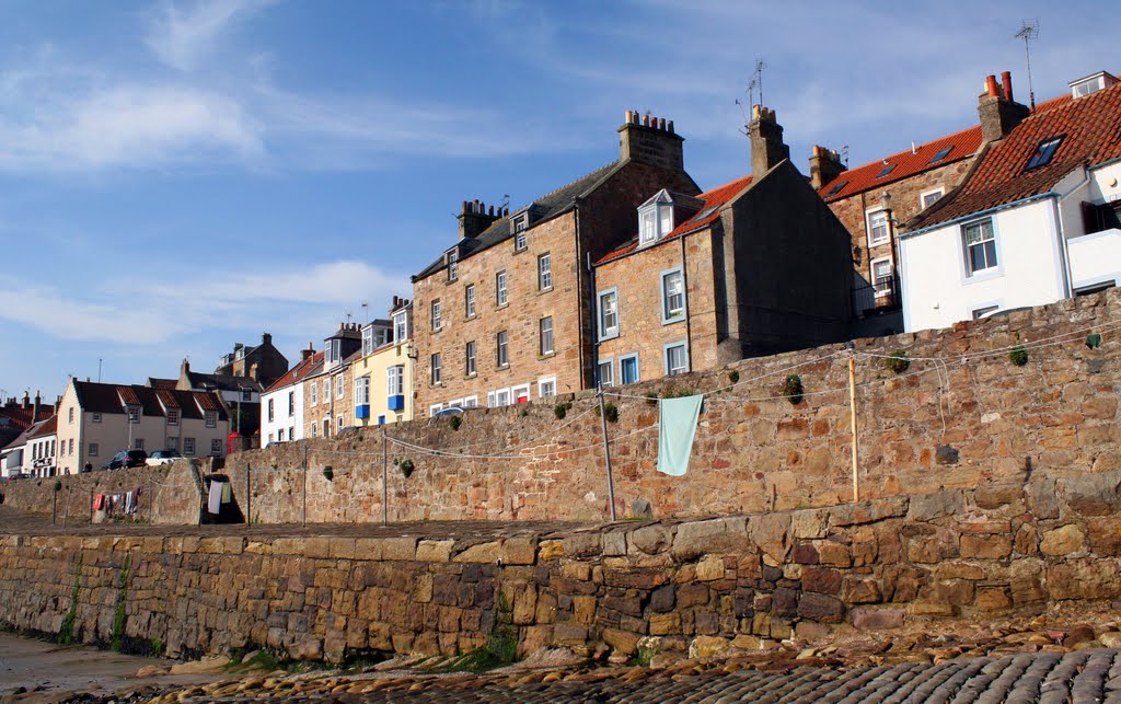 Skinfast Haven. Cellardyke drying 'green' and the towel by Amelia Royan