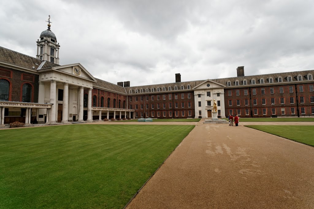 London - Royal Hospital Chelsea 1681-92 by Sir Christopher Wren - View NNE by txllxt