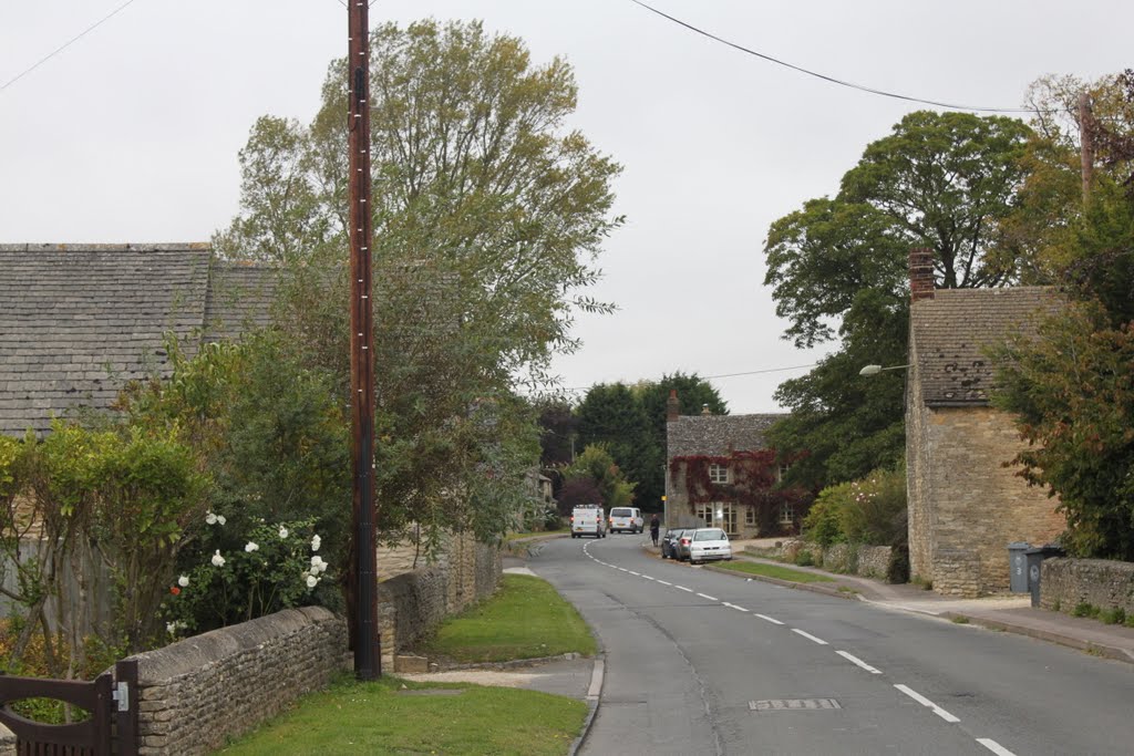 Curbridge, Oxfordshire by Roger Sweet