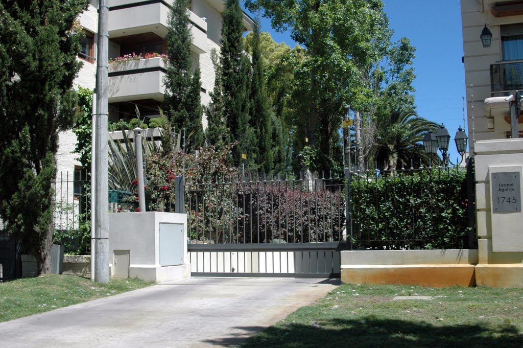 Edificio en Barrio Carrasco vista desde Calle Leone Aguirre by servicioti