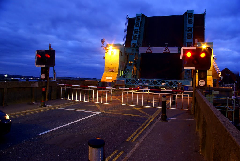 Poole bridge's 7.30 Saturday opening time (or closing time, if you're road traffic) by Graham Hobbs