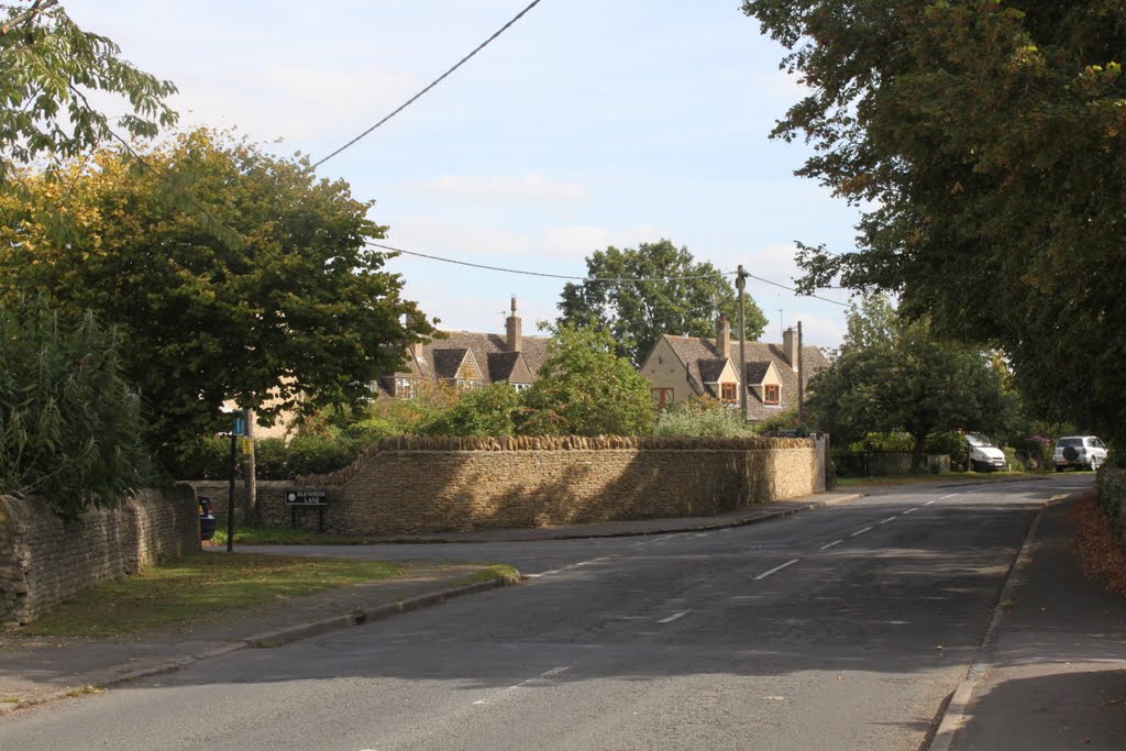 Wroslyn Road, Freeland, Oxfordshire by Roger Sweet