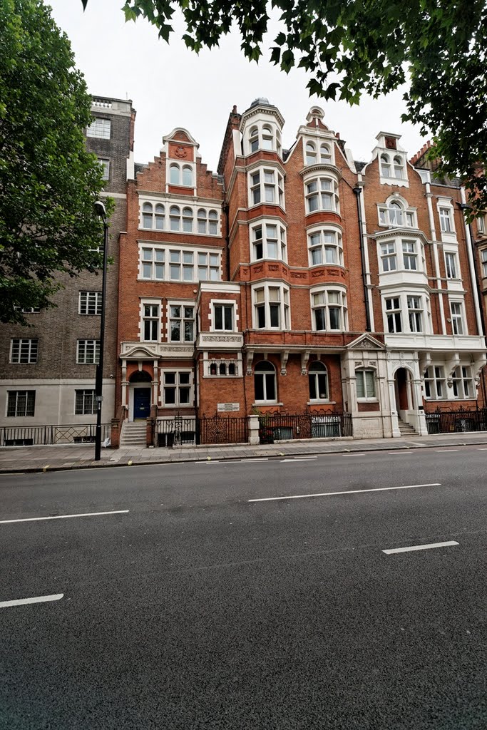 London - Bayswater Road - View North on 'Oranjehaven', the Dutch meetingplace during WWII by txllxt