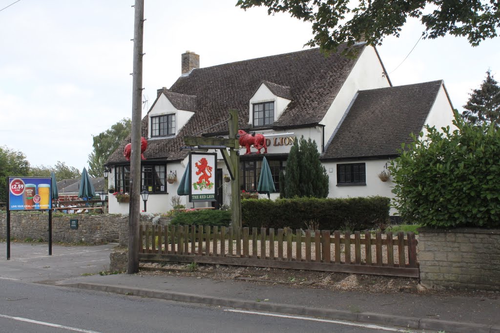 The Red Lion, Yarnton, Oxfordshire by Roger Sweet