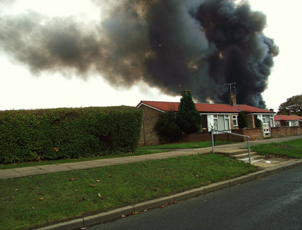 Smoke from the Stillers factory fire in Newton Aycliffe by Sukik9