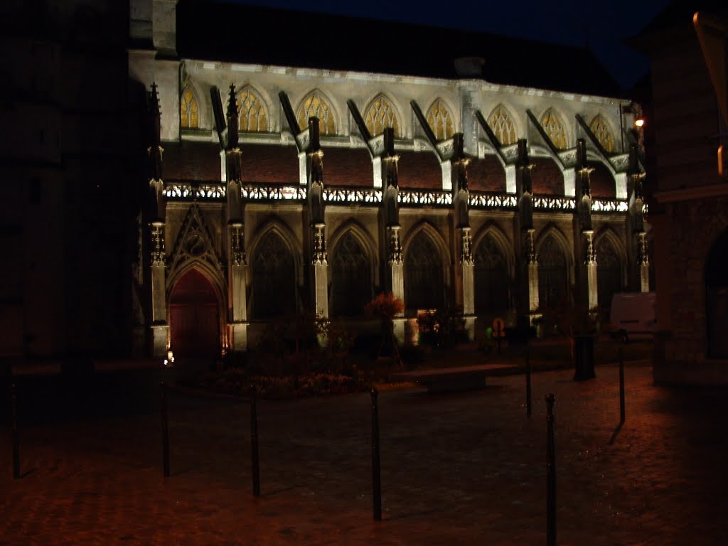 Eglise St Michel la nuit (Pont Leveque) by gerard VERITE