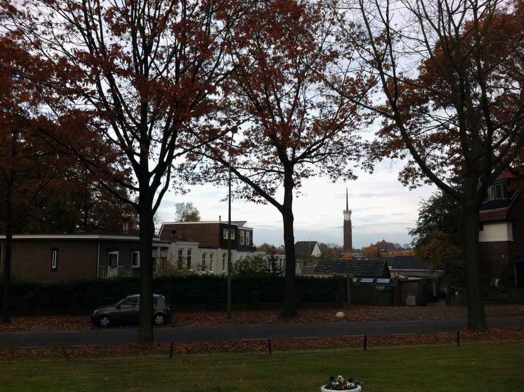 Zicht op Koningstoren vanaf de Postweg by Ron Moes fotograaf