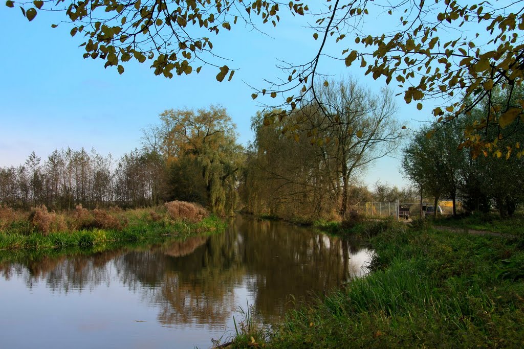 De Schalkwijkerwetering vlak bij het Amsterdam-Rijnkanaal. by watersnip