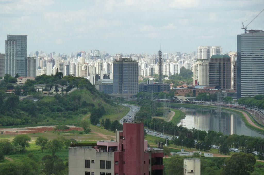 Rio Pinheiros visto do Panamby by Casas no Morumbi